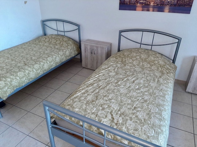 アパートメント ウィズ バルコニー、ノイス