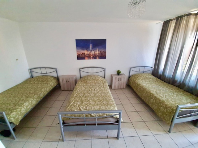 アパートメント ウィズ バルコニー、ノイス