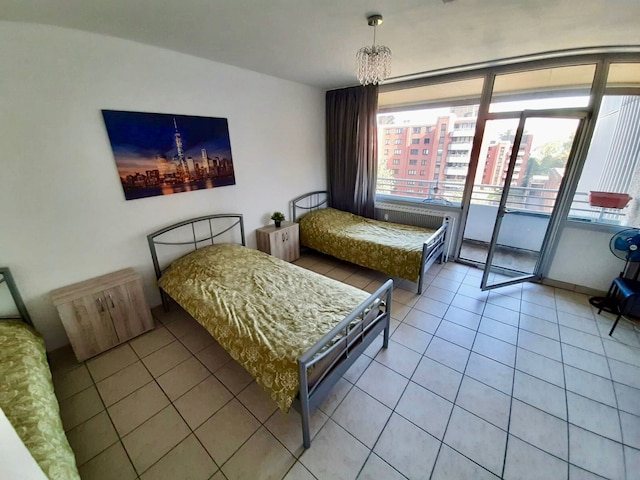 アパートメント ウィズ バルコニー、ノイス