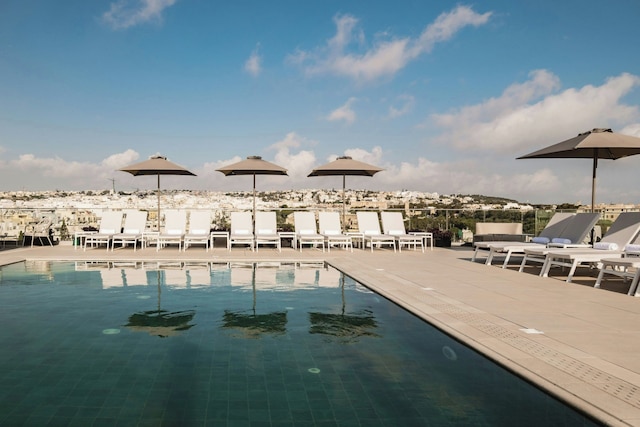 AC ホテル バイ マリオット セント ジュリアンズ