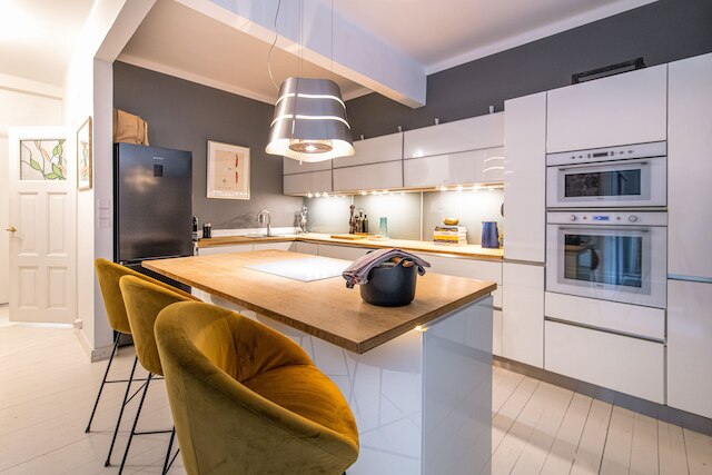 ファブ2brはマーケットスクエアからたった3ブロック