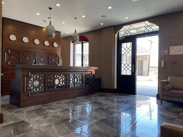 マカラ・シェキ・シティ・ホテル