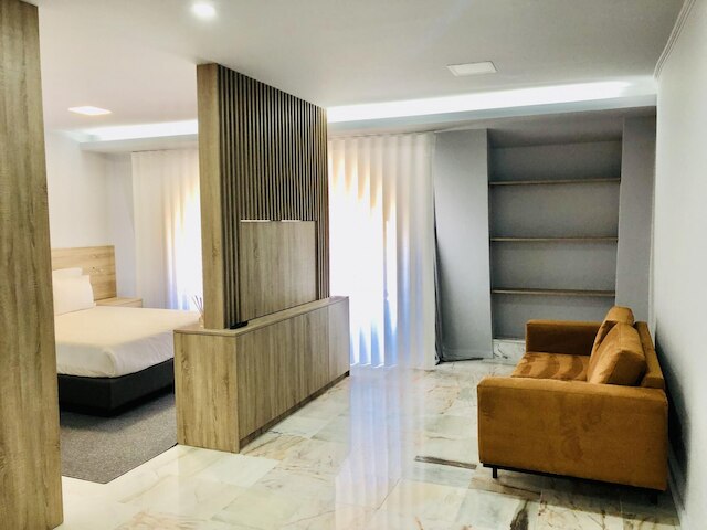 ヨーロポ - ダウンタウン 4B