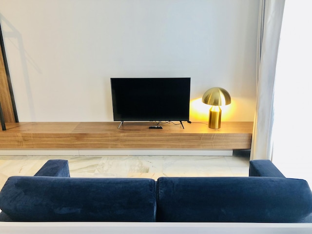 ヨーロポ - ダウンタウン 3B