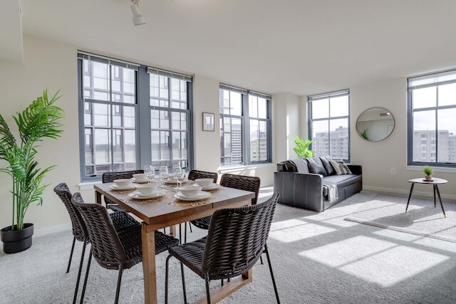 ウィ・ホスト・インクレディブル・アパート・イン・ペンタゴン・シティ