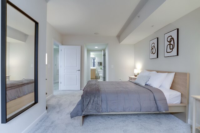 ウィ・ホスト・インクレディブル・アパート・イン・ペンタゴン・シティ