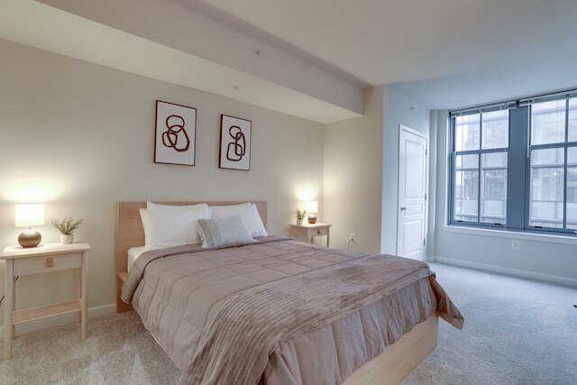 ウィ・ホスト・インクレディブル・アパート・イン・ペンタゴン・シティ