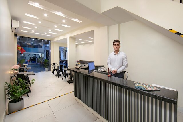 クイーン カフェ ホテル & パブ