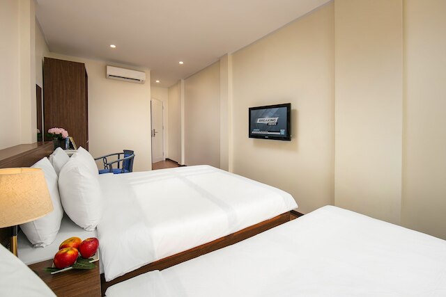 クイーン カフェ ホテル & パブ