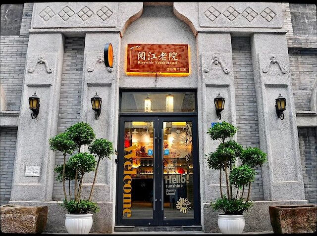 riverside youth hostel