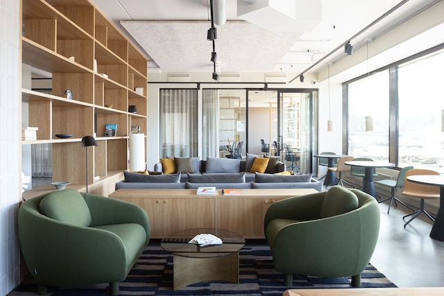 ノリヘルットニエミ