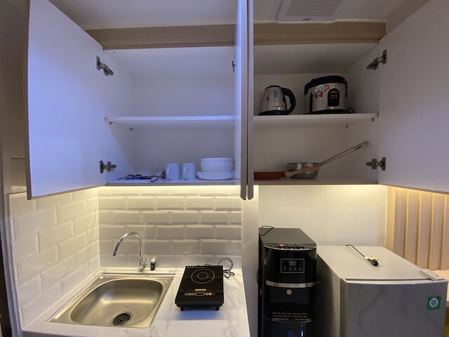 ファンシー アンド ナイス スタジオ アット ザ アルトン  アパートメント