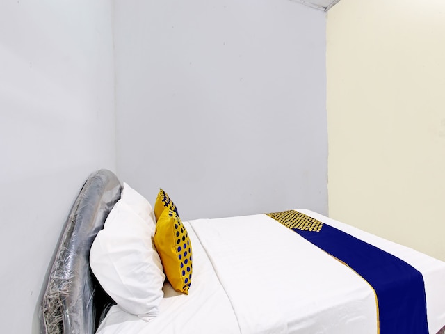 スポット オン 91764 グリヤ アマルタ シャリア