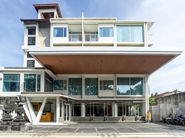 コレクション O レギャン ニア パンタイ クタ フォーマリー プレミアム レギャン