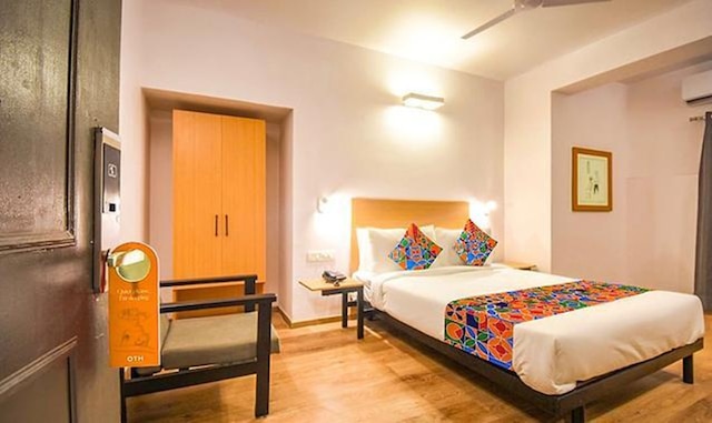 ファブホテル ヒーラ ホリデイ イン