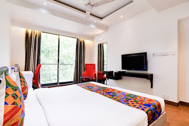 ファブホテル バリガンジ ラグジュアリー - ビハインド パンジャブクラブ