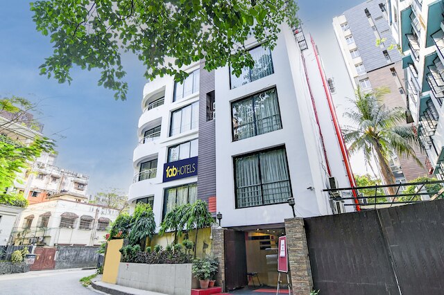 ファブホテル バリガンジ ラグジュアリー - ビハインド パンジャブクラブ