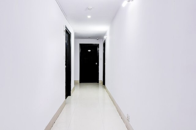 ファブホテル バリガンジ ラグジュアリー - ビハインド パンジャブクラブ