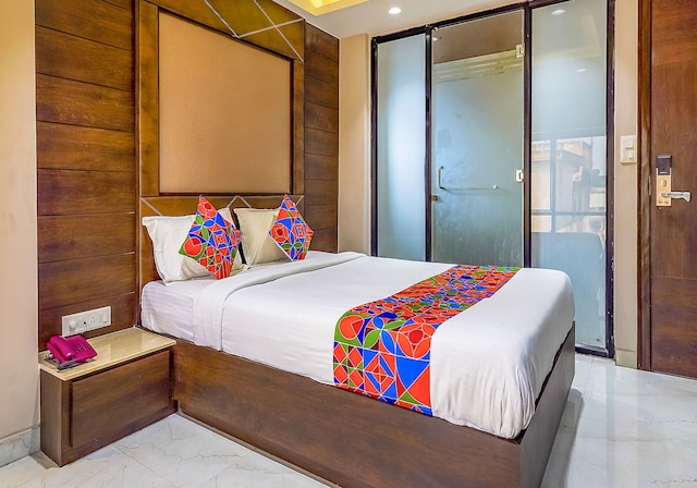 ファブホテル エロス 211