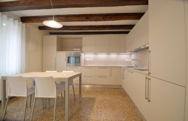 ディモラ・フラーリ