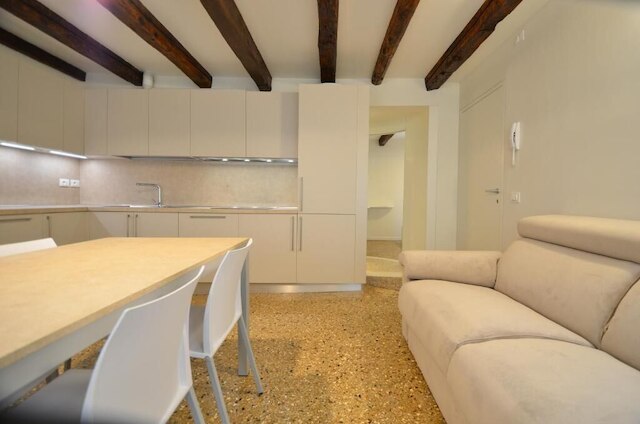 ディモラ・フラーリ