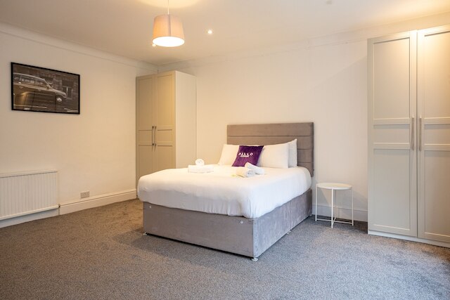 ピロ ルームズ - ヒートン パーク 近くの4BRハウス