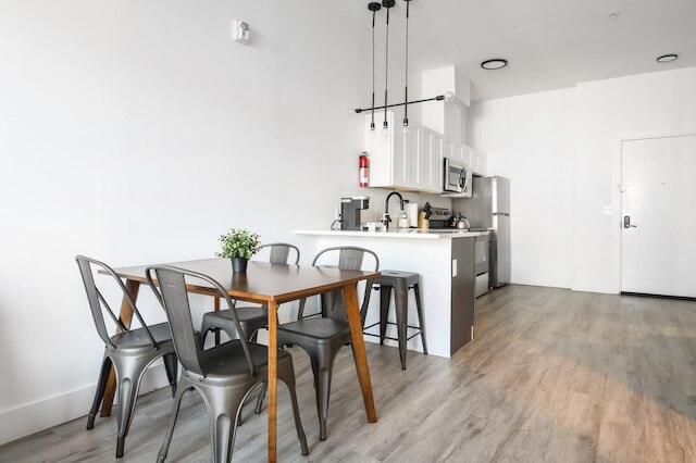 ラグジュアリー 1 ベッドルー 30 ミンズ トゥ マンハッタン エボニフィ