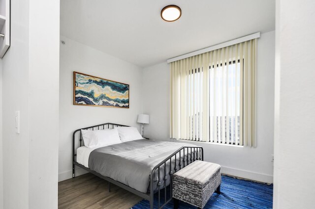 ラグジュアリー ベッドルー 30 ミンズ トゥ マンハッタン エボニフィ