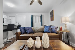 スタイリッシュ 1 ベッドルーム ニア ユT ハイランド エボニフィ