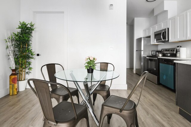 ラグジュアリー ベッドルー 30 ミンズ トゥ マンハッタン エボニフィ