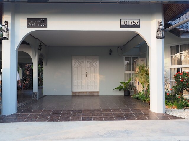 レッツチルプールヴィラナジョムティエンサッタヒップ