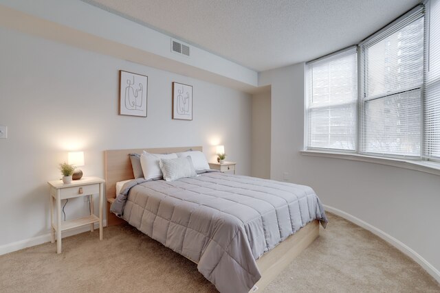 ボールストンの広々とした2BRコンド