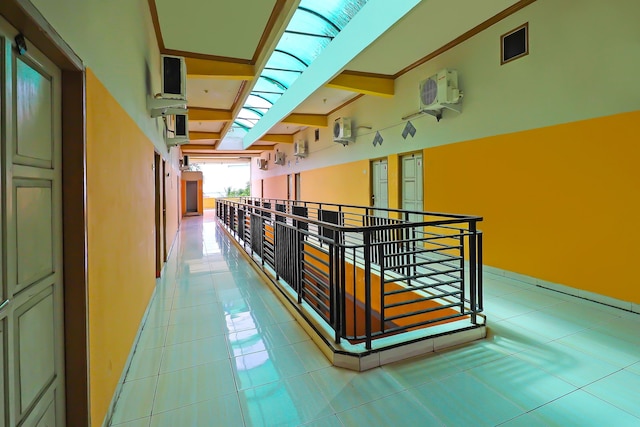 ホテル O ポンドカン タリ スーパー