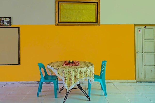 ホテル O ポンドカン タリ スーパー