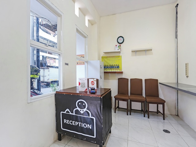 ホテル O ガン テンガ ホームステイ シャリア