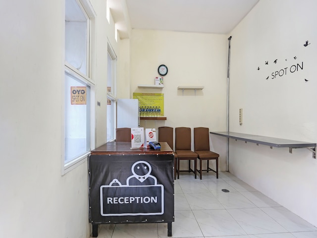 ホテル O ガン テンガ ホームステイ シャリア