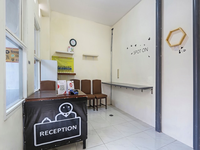 ホテル O ガン テンガ ホームステイ シャリア