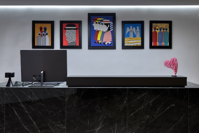 コニアマアクロポリス