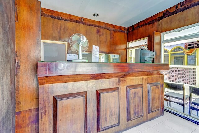 ホテル O カリマンタン スラバヤ シャリア