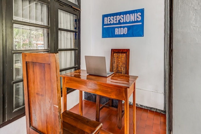 ホテル O スクン シャリア ホームステイ