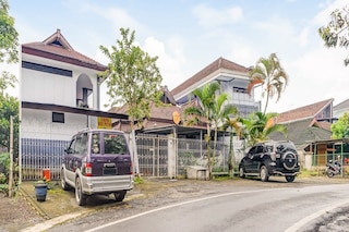 ホテル O スクン シャリア ホームステイ