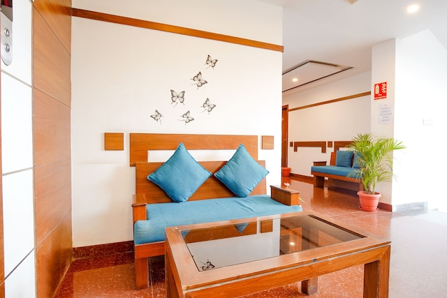 ファブホテル・エミレーツ・スイーツ