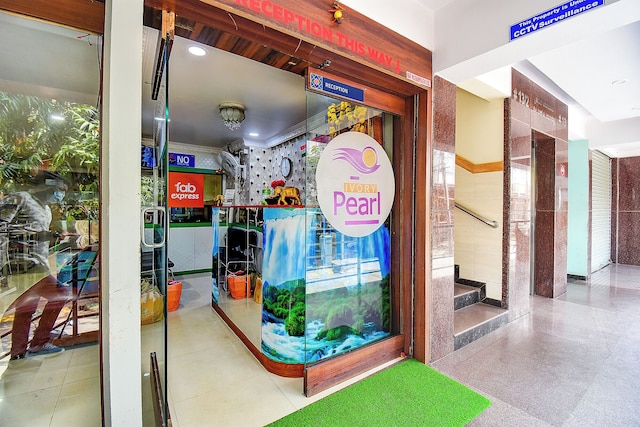 ファブエクスプレス アイボリー パール - ニア ブルックフィールド メイン ゲート