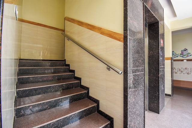 ファブエクスプレス アイボリー パール - ニア ブルックフィールド メイン ゲート