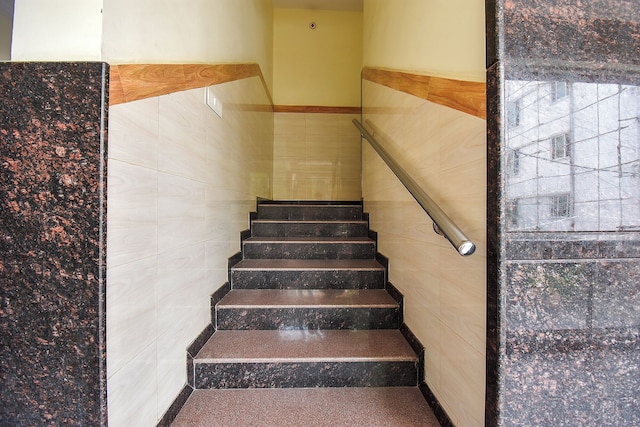 ファブエクスプレス アイボリー パール - ニア ブルックフィールド メイン ゲート