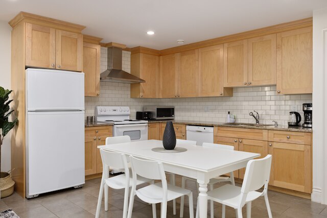 コージー 2 ベッドルーム BSMT スイート ニア グラウスマウンテン アンド エッジモント