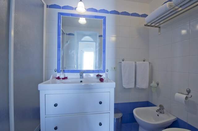 ロマンティック ルーム - ア ロックサイド エスケープ