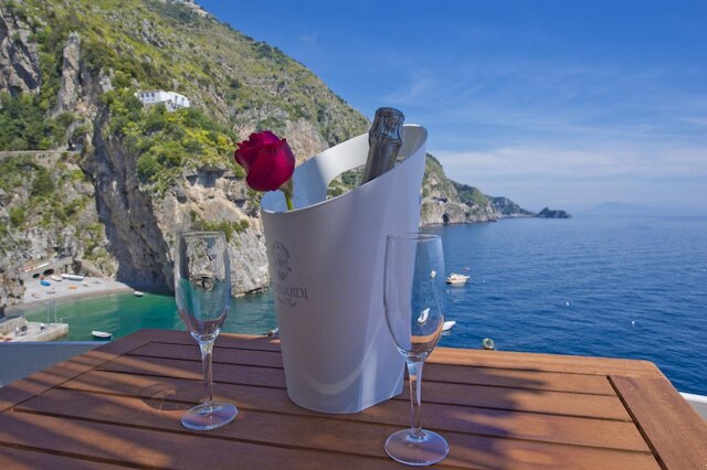 ロマンティック ルーム - ア ロックサイド エスケープ