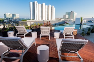 トーレ ソフィア グレート アパートメンツ & エステュディオス