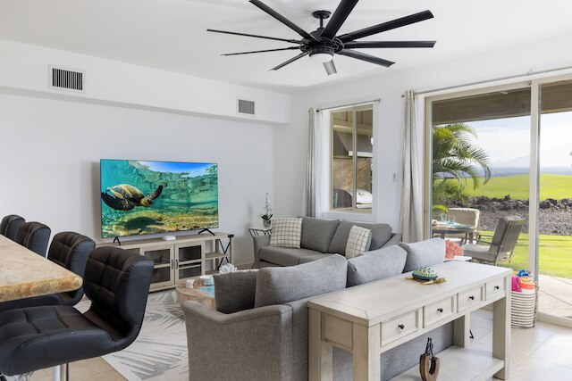 ラグジュアリー リビング ウィズ プールアクセス